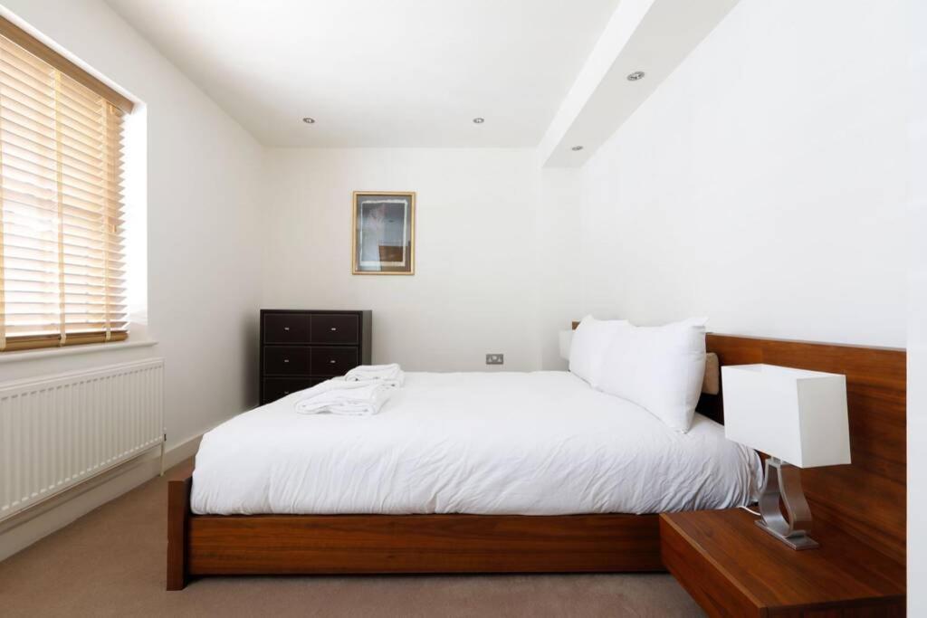 Beautiful 2 Bedroom Mews House With Parking By The Beach Brighton ภายนอก รูปภาพ