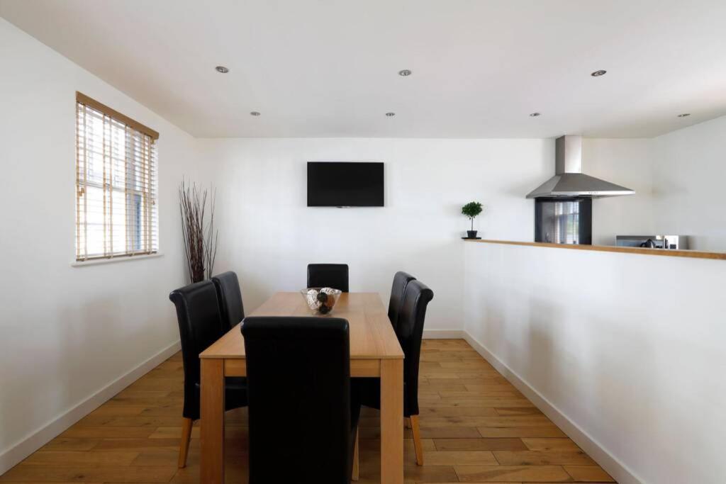 Beautiful 2 Bedroom Mews House With Parking By The Beach Brighton ภายนอก รูปภาพ