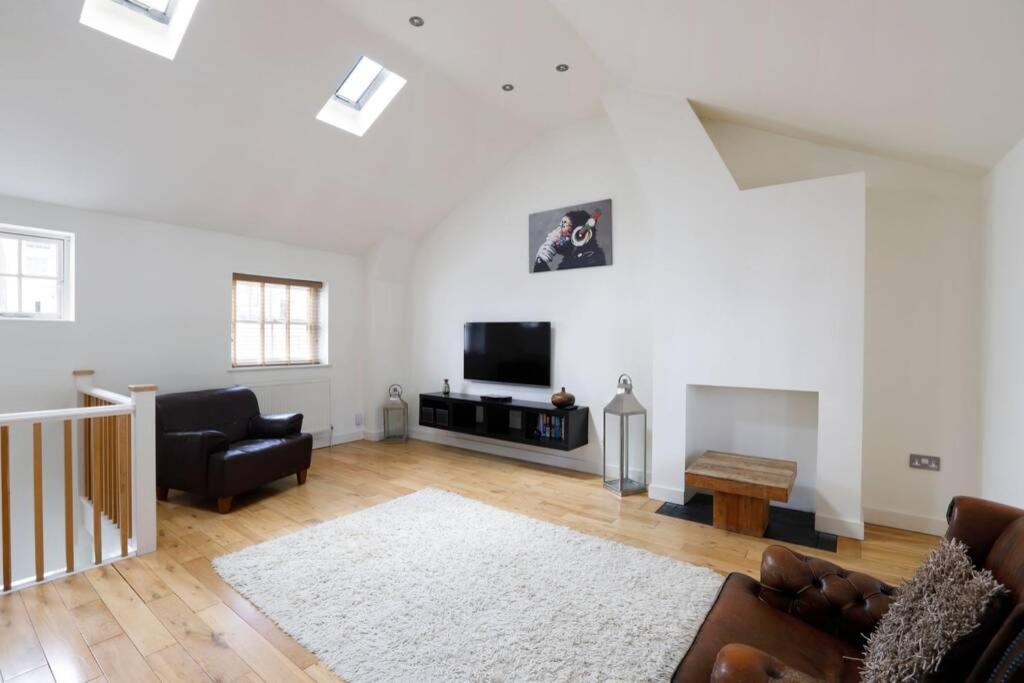 Beautiful 2 Bedroom Mews House With Parking By The Beach Brighton ภายนอก รูปภาพ